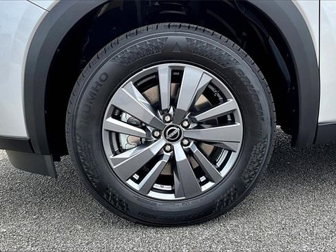 New 2025 Nissan Pathfinder SV image 8