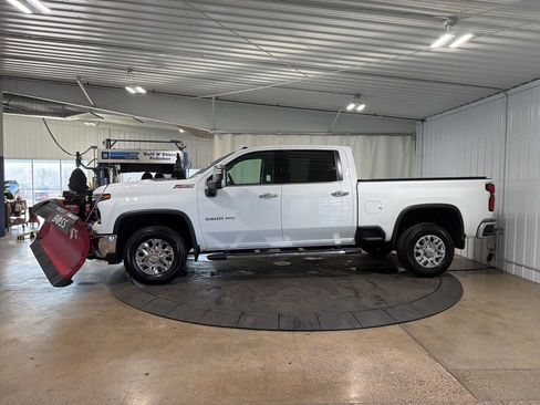 Used 2024 Chevrolet Silverado 3500 LTZ w/ LTZ Convenience Package image 2