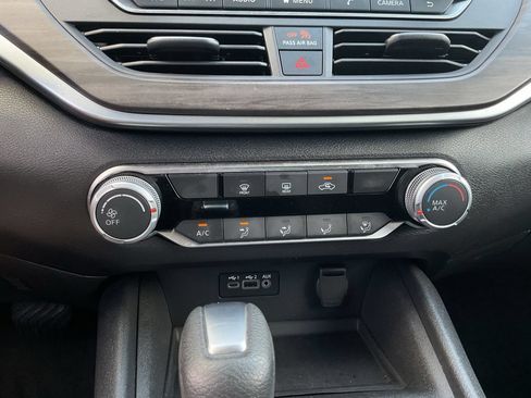 Used 2025 Nissan Altima 2.5 SV FWD image 24