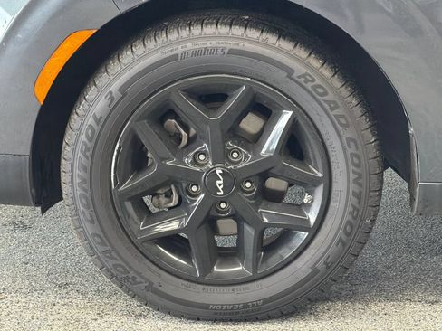 Used 2023 Kia Soul LX w/ LX Technology Package FWD image 23