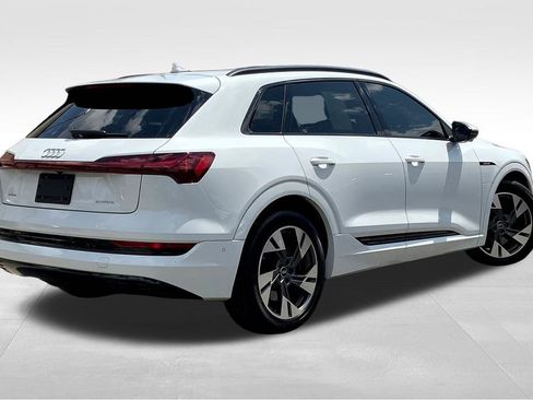 Used 2022 Audi e-tron Premium image 13