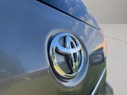 Used 2013 Toyota Sienna LE w/ Towing Pkg FWD image 30