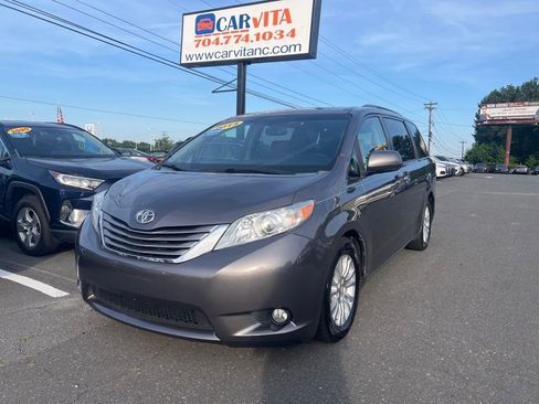 Used 2015 Toyota Sienna XLE FWD image 1