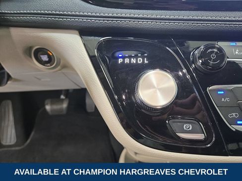 Used 2023 Chrysler Pacifica Touring-L FWD image 21