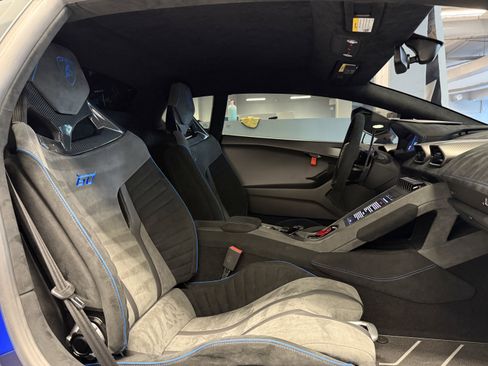 Used 2023 Lamborghini Huracan STO image 32