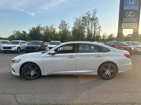 Used 2021 Honda Accord Touring image 2