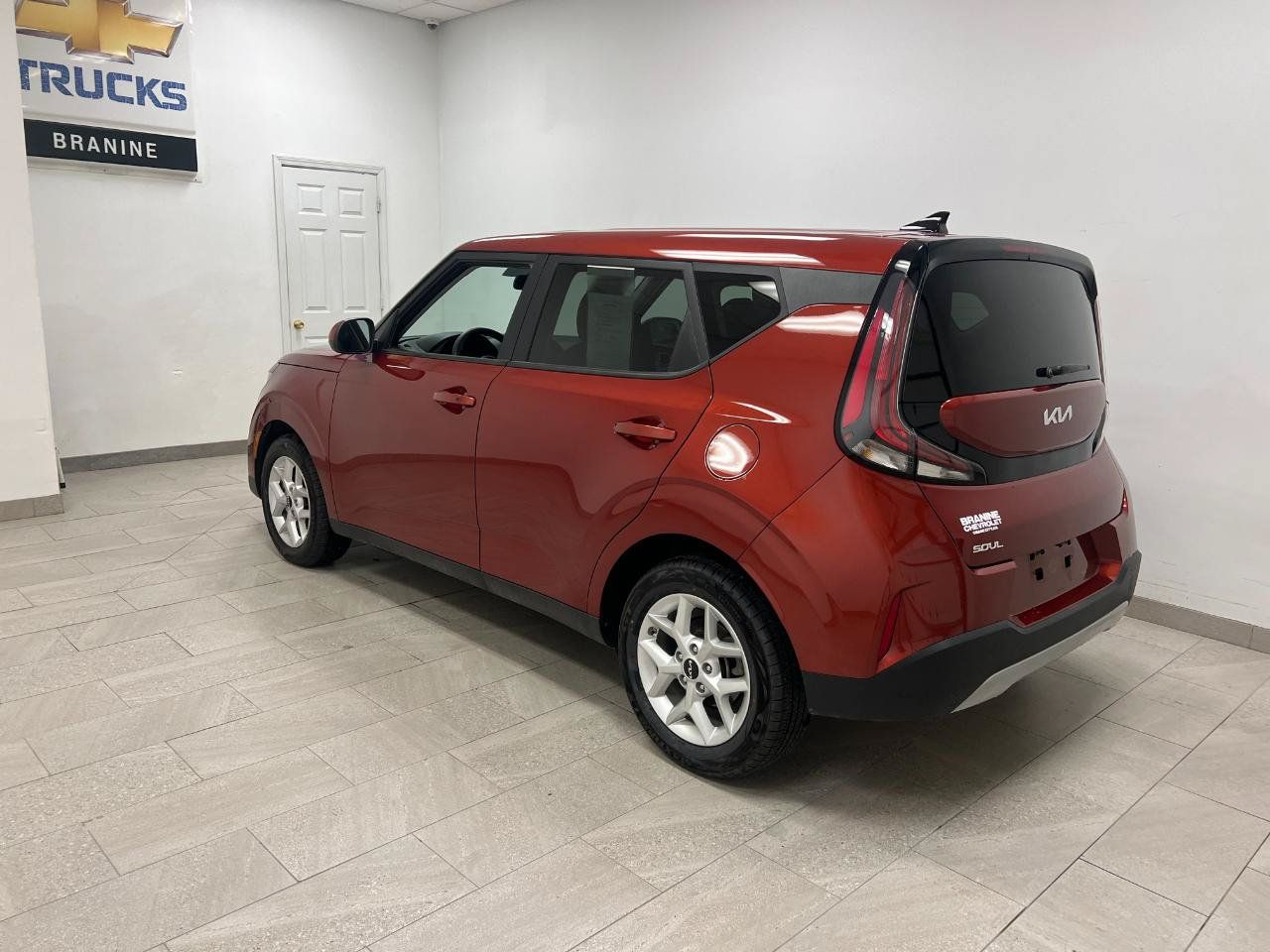 Used 2023 Kia Soul S FWD image 17