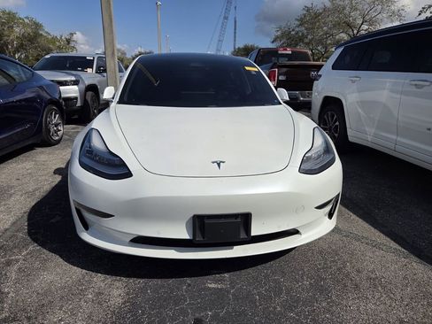 Used 2020 Tesla Model 3 Standard Range image 2