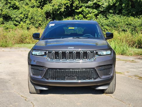 New 2025 Jeep Grand Cherokee Laredo AWD/4WD image 14