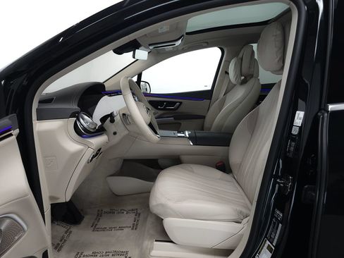 Used 2023 Mercedes-Benz EQS 580 4MATIC SUV image 8