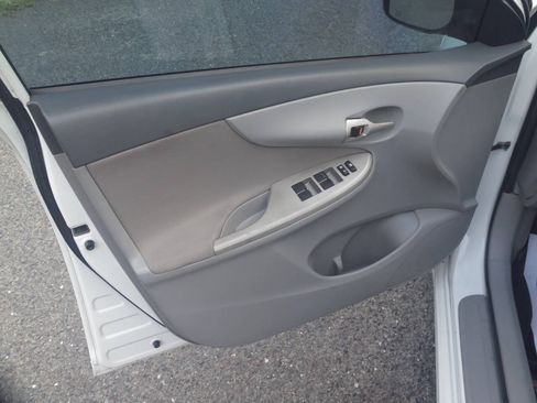 Used 2010 Toyota Corolla LE FWD image 18