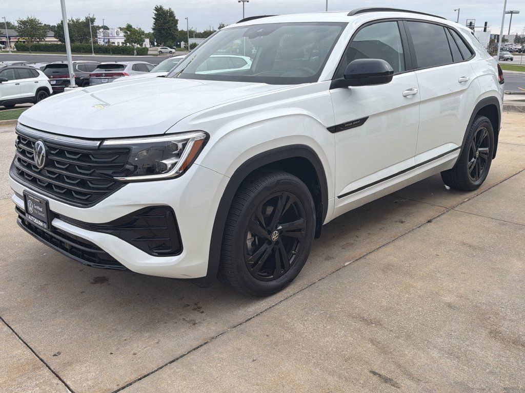 Certified 2026 Volkswagen Atlas Cross Sport SEL R-Line AWD/4WD image 4