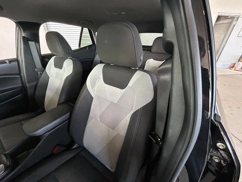 Used 2025 Chevrolet Trax LS FWD image 29