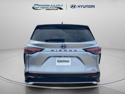 Used 2021 Toyota Sienna XSE image 4