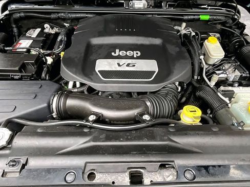 Used 2017 Jeep Wrangler Unlimited Sport w/ Connectivity Group AWD/4WD image 30