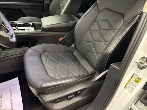 Used 2024 Volkswagen Atlas SE AWD/4WD image 15