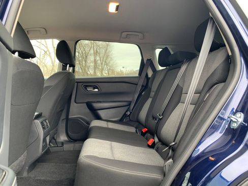 Used 2025 Nissan Rogue SV image 28