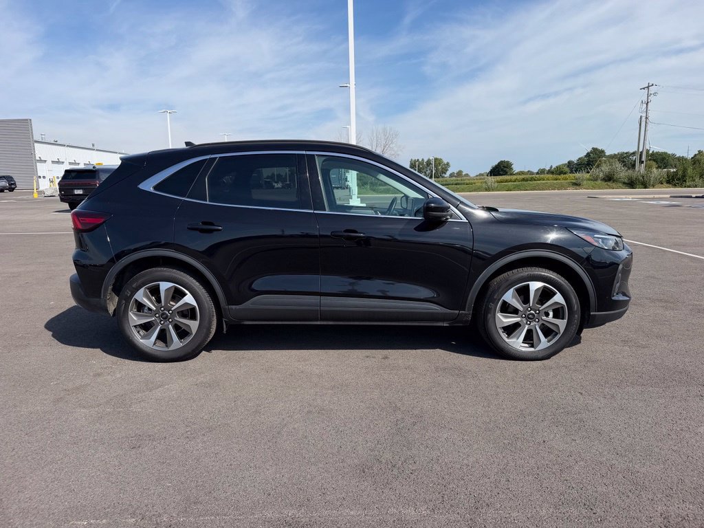 Used 2025 Ford Escape Platinum AWD/4WD image 5