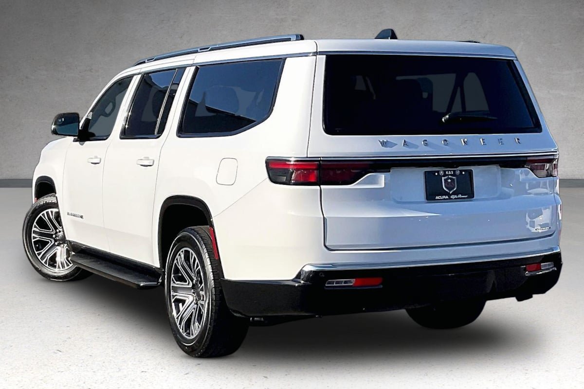 Used 2024 Jeep Wagoneer L Series II RWD image 34