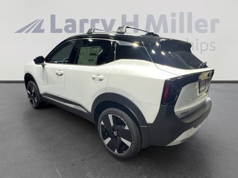 New 2026 Nissan Kicks SR FWD image 3