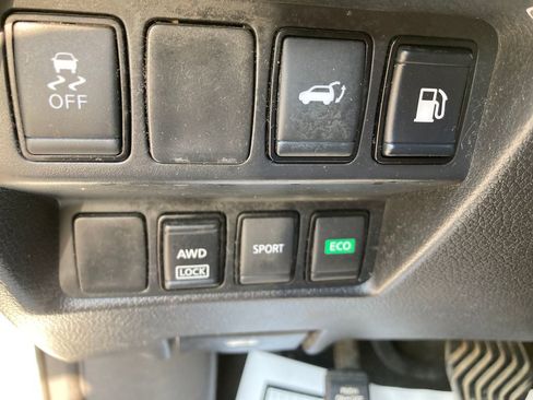 Used 2018 Nissan Rogue SV image 36