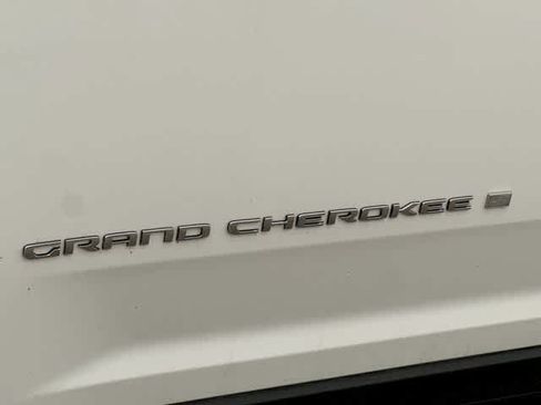 Used 2023 Jeep Grand Cherokee Laredo AWD/4WD image 16