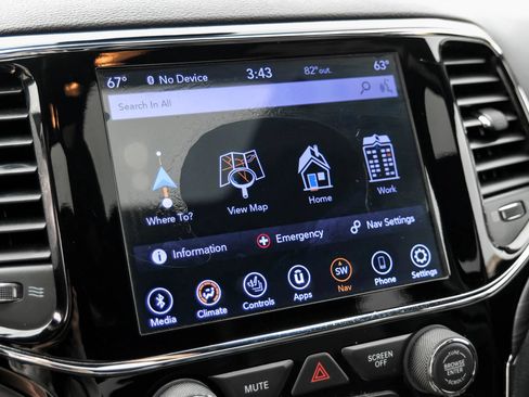 Used 2020 Jeep Grand Cherokee Altitude RWD image 32