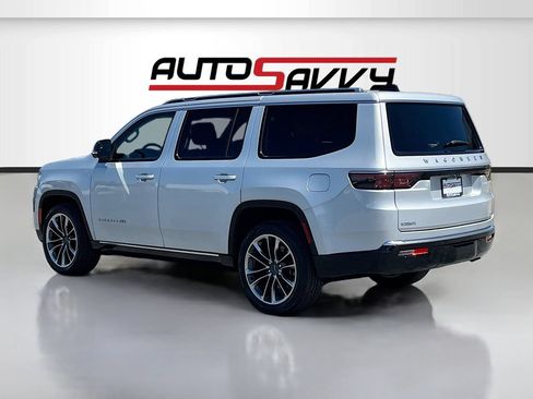 Used 2024 Jeep Wagoneer Series III w/ Premium Group I AWD/4WD image 5