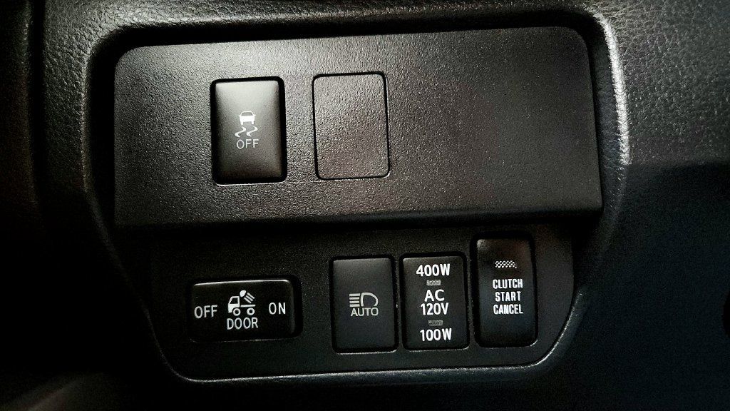 Used 2021 Toyota Tacoma TRD Off-Road w/ Technology Package AWD/4WD image 31