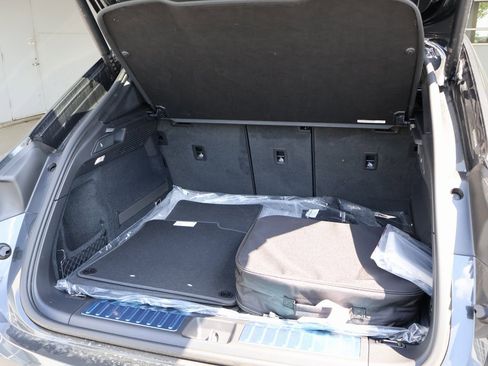 New 2025 Porsche Macan 4S Electric image 18