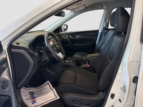 Used 2017 Nissan Rogue SV w/ SV Premium Package AWD/4WD image 10