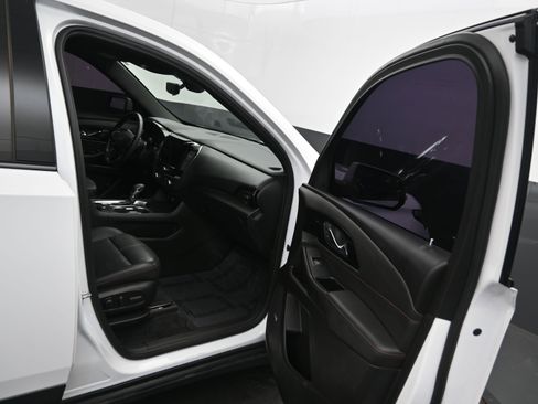 Used 2023 Chevrolet Traverse RS image 13