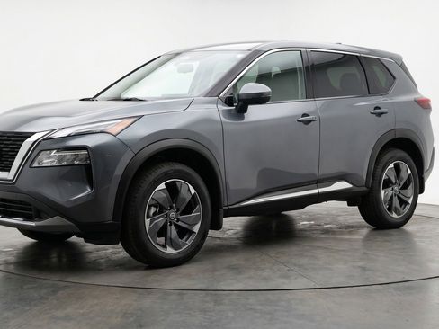 Used 2025 Nissan Rogue SV FWD image 3