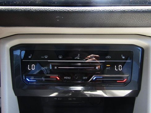 Used 2023 Volkswagen Tiguan SE AWD/4WD image 17