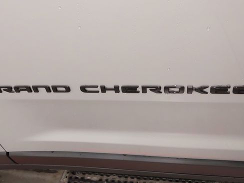 New 2025 Jeep Grand Cherokee L Limited w/ Trailer Tow Package image 32