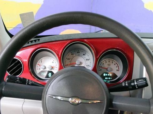 Used 2009 Chrysler PT Cruiser FWD image 15