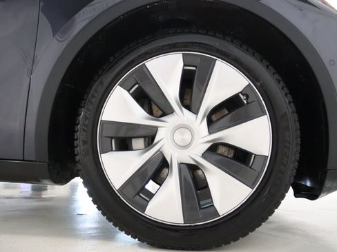 Used 2022 Tesla Model Y Long Range AWD/4WD image 70