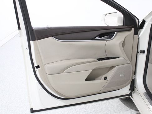 Used 2015 Cadillac XTS image 4