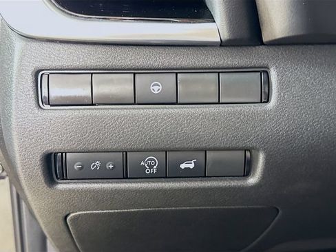 Used 2023 Nissan Rogue SL AWD/4WD image 8