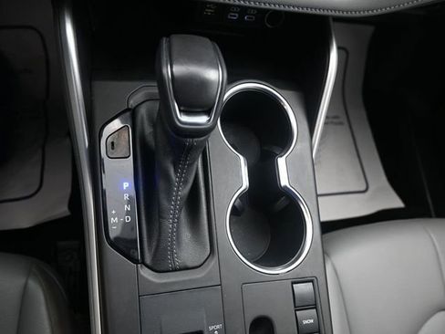 Used 2023 Toyota Highlander XLE image 21
