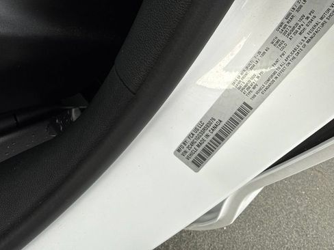 Used 2025 Chrysler Pacifica Limited FWD image 23