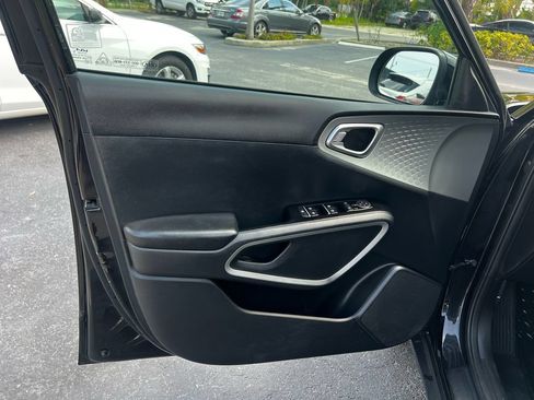 Used 2022 Kia Soul LX w/ Technology Package FWD image 24