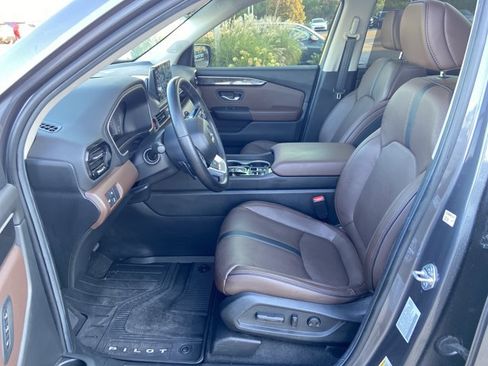 Used 2025 Honda Pilot Elite image 37