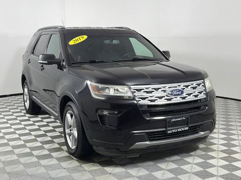 Used 2019 Ford Explorer XLT w/ Equipment Group 201A FWD image 3