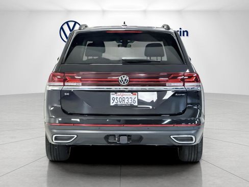 Used 2025 Volkswagen Atlas SE w/ Panoramic Sunroof Package image 4