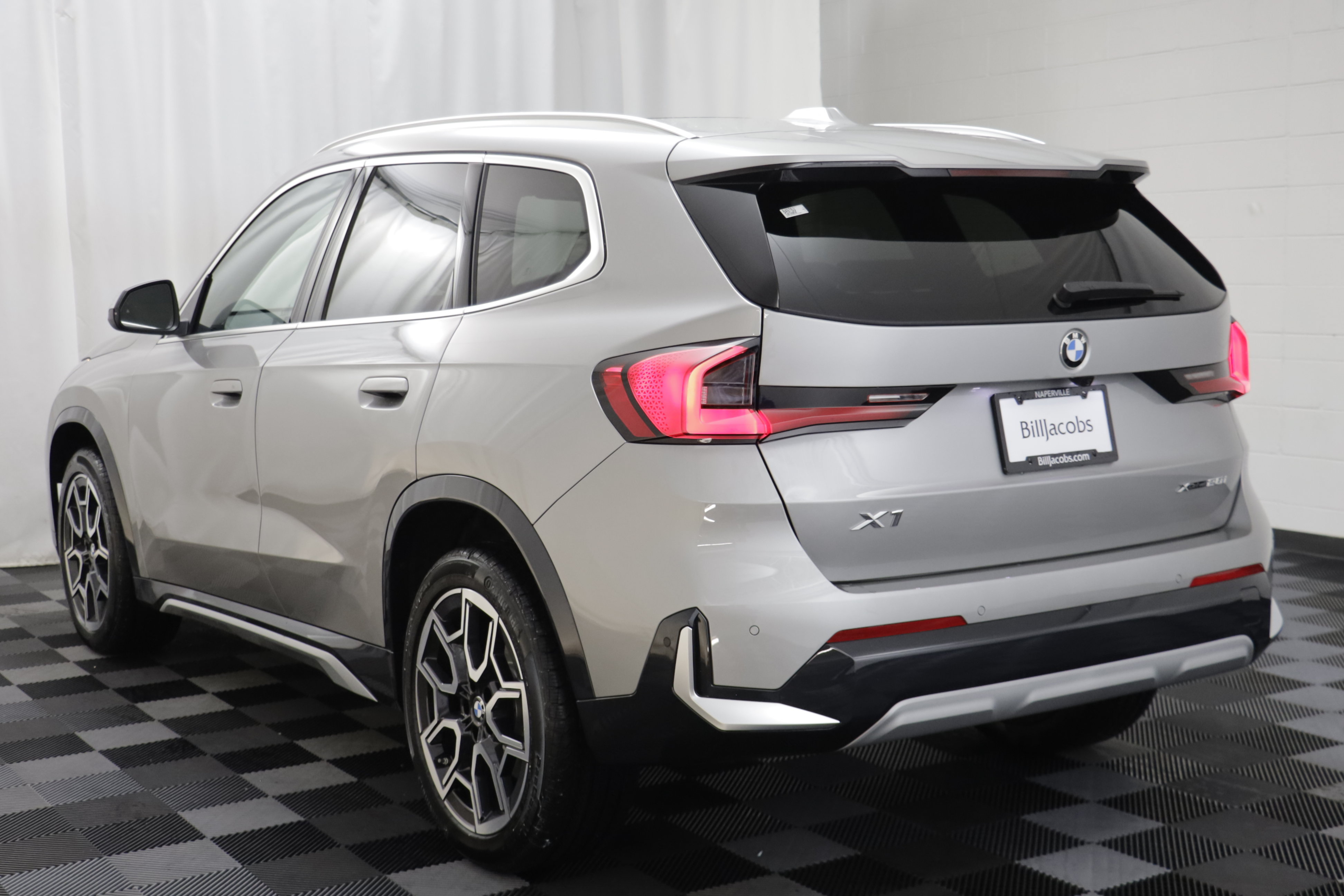 New 2027 BMW X1 xDrive28i AWD/4WD image 15