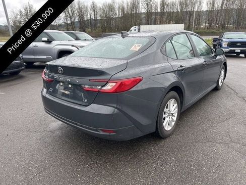 Used 2025 Toyota Camry LE image 3
