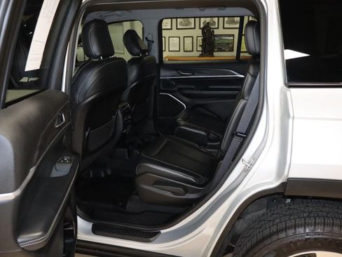 Used 2021 Jeep Grand Cherokee L Limited AWD/4WD image 27