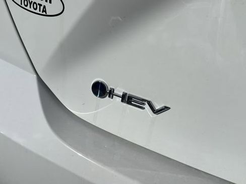 Used 2025 Toyota Camry LE w/ Convenience Package image 7