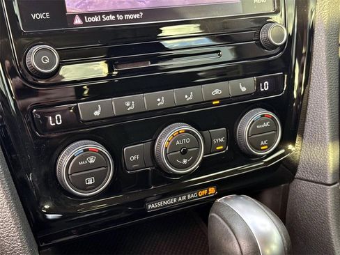 Used 2020 Volkswagen Passat 2.0T R-Line image 23